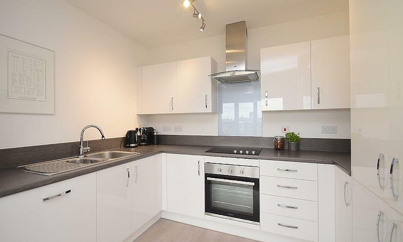 2 Bedroom Flat In Fa...