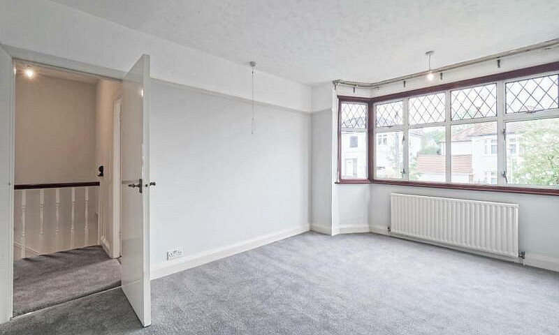 4 Bedroom House In T...