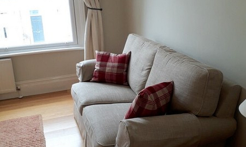 2 Bedroom Flat In Ch...