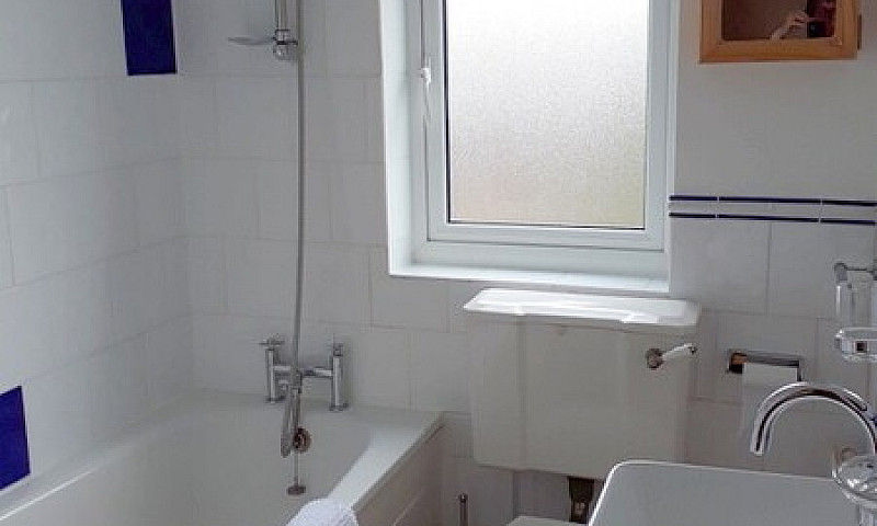 2 Bedroom Flat In Ch...