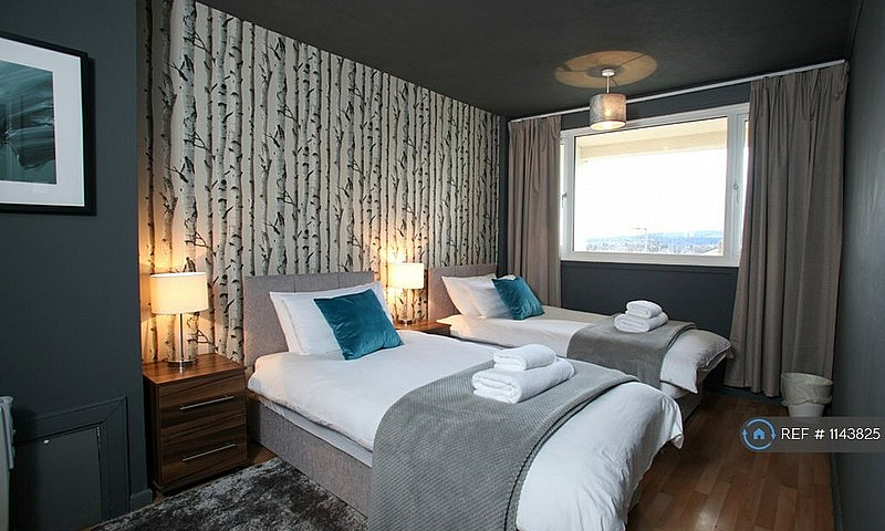 3 Bedroom Flat In Pe...