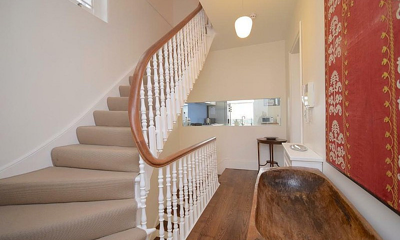 4 Bedroom Flat In Gr...