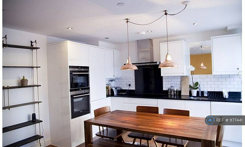 2 Bedroom Flat In Pr...