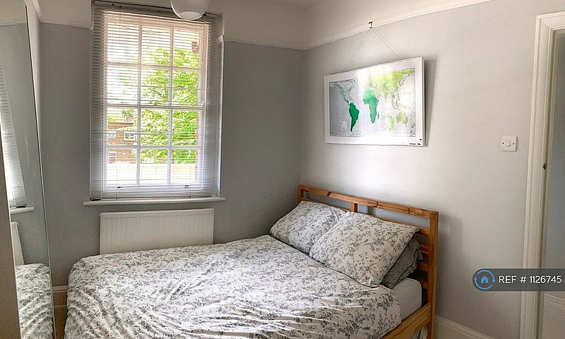 2 Bedroom Flat In Pa...