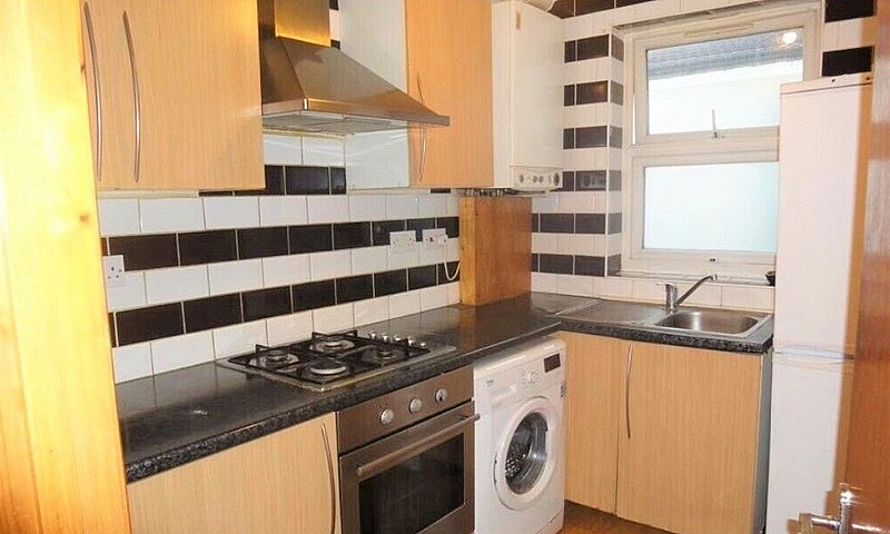 Spacious 2 Bed Flat ...