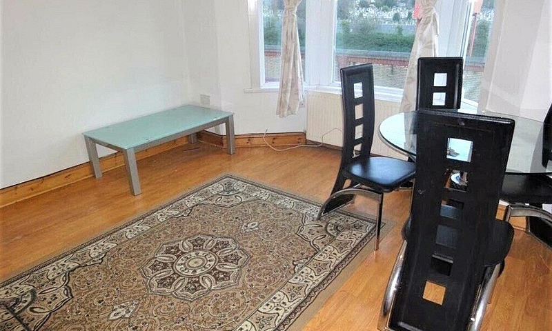 Spacious 2 Bed Flat ...