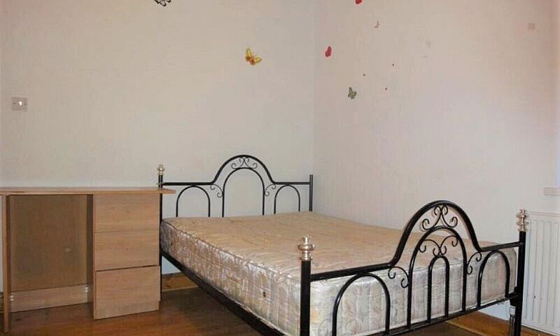 Spacious 2 Bed Flat ...