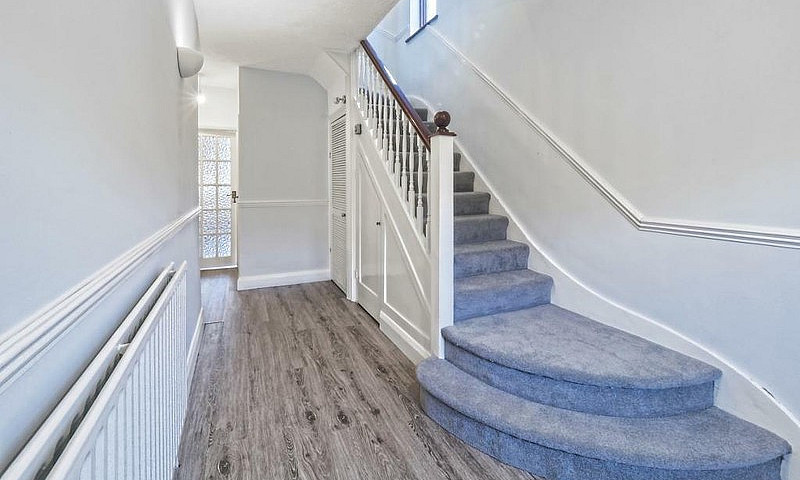 4 Bedroom House In T...