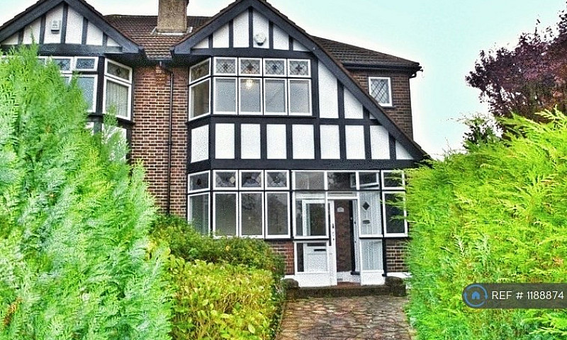 3 Bedroom House In A...