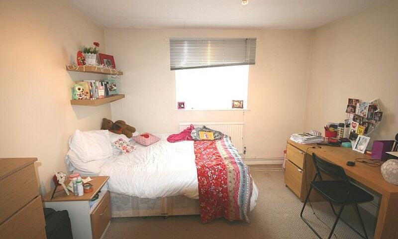 4 Double Bed Flat To...