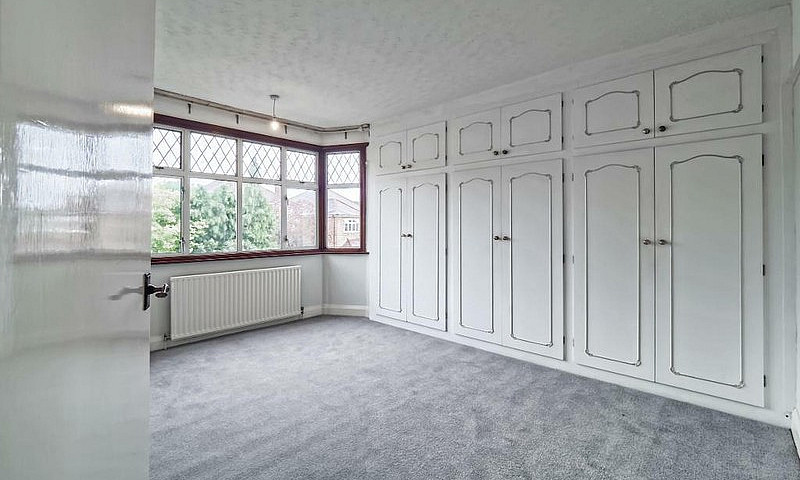 4 Bedroom House In T...