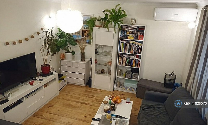 1 Bedroom Flat In Ca...