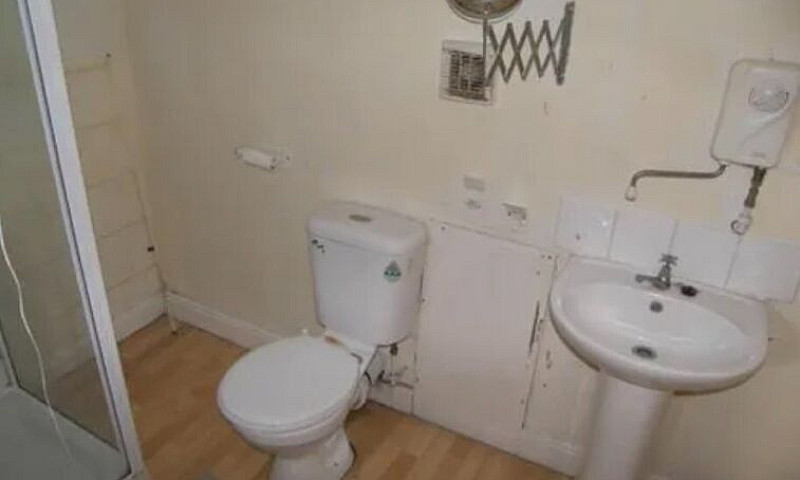 *Studio Flat To Rent...