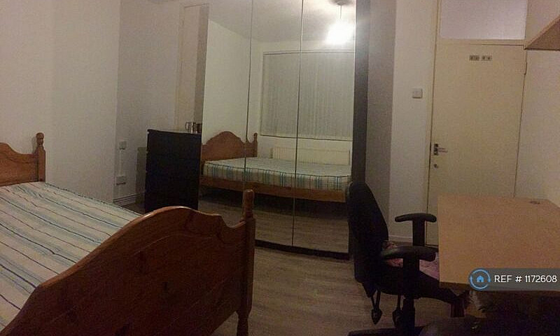 1 Bedroom In Solande...