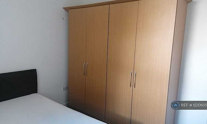 1 Bedroom Flat In Mc...