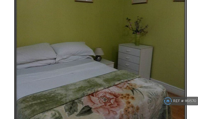 1 Bedroom Flat In So...