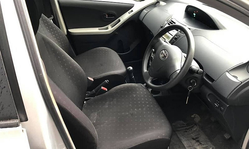 2006 Toyota Yaris 1....