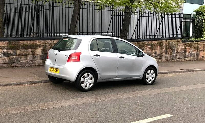 2006 Toyota Yaris 1....