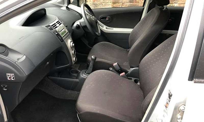 2006 Toyota Yaris 1....