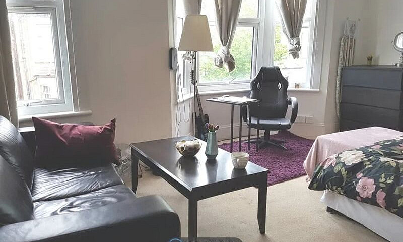 2 Bed Lovely Flat, S...