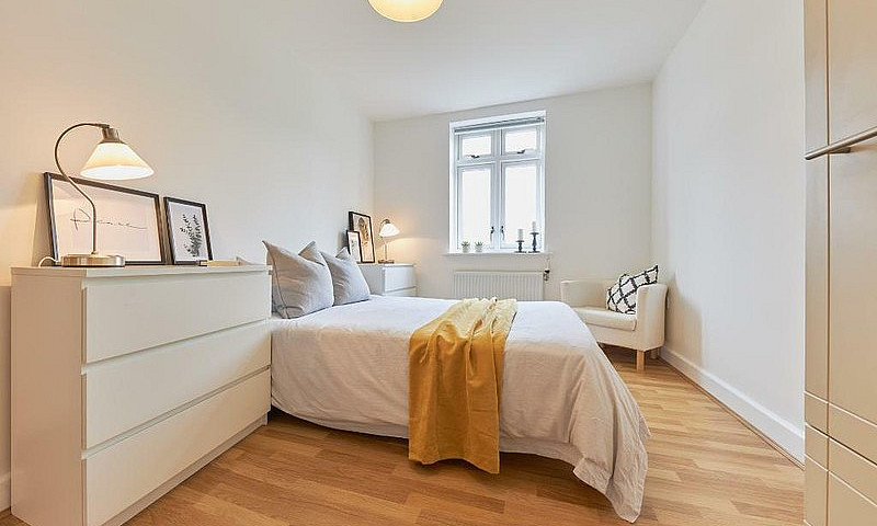 2 Bedroom Flat In Ma...