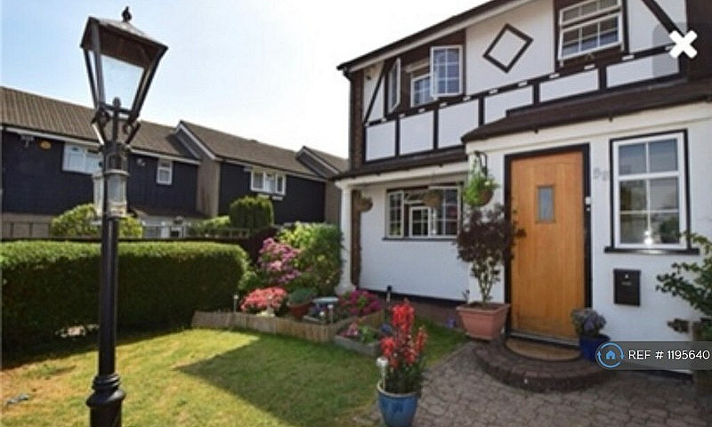 1 Bedroom In Russett...