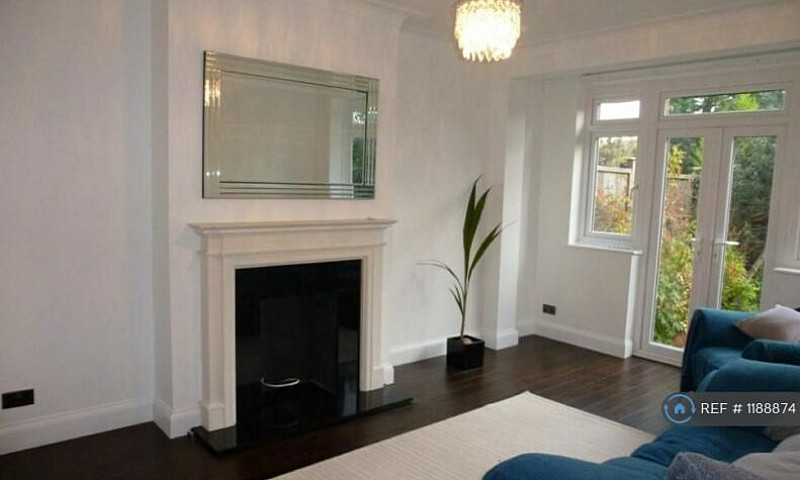 3 Bedroom House In A...