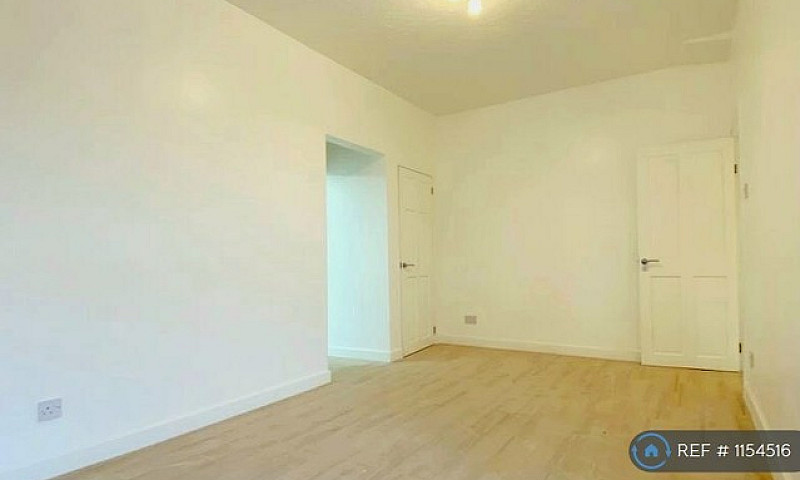 1 Bedroom Flat In De...