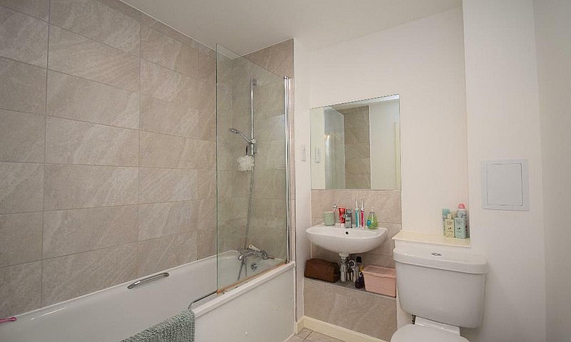 1 Bedroom Flat In Li...