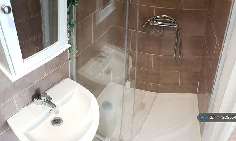 1 Bedroom In Greenfo...