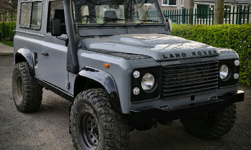 Land Rover Defender ...