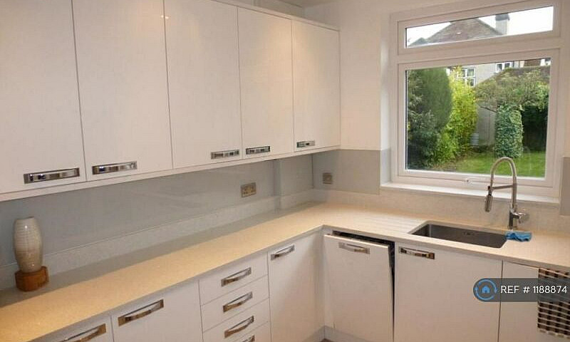 3 Bedroom House In A...