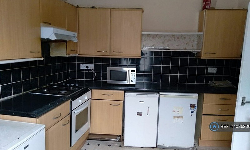 3 Bedroom Flat In Ad...