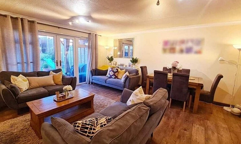 3 Beds 2 Bathrooms –...