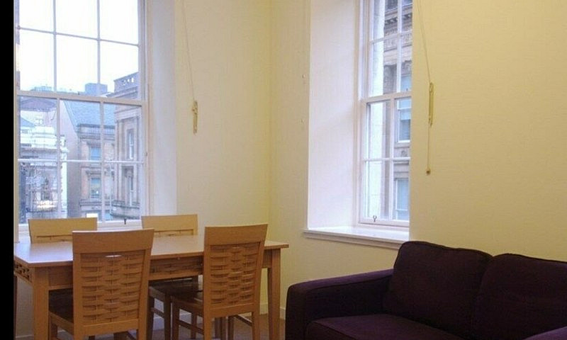 2 Bedroom Flat In Ba...