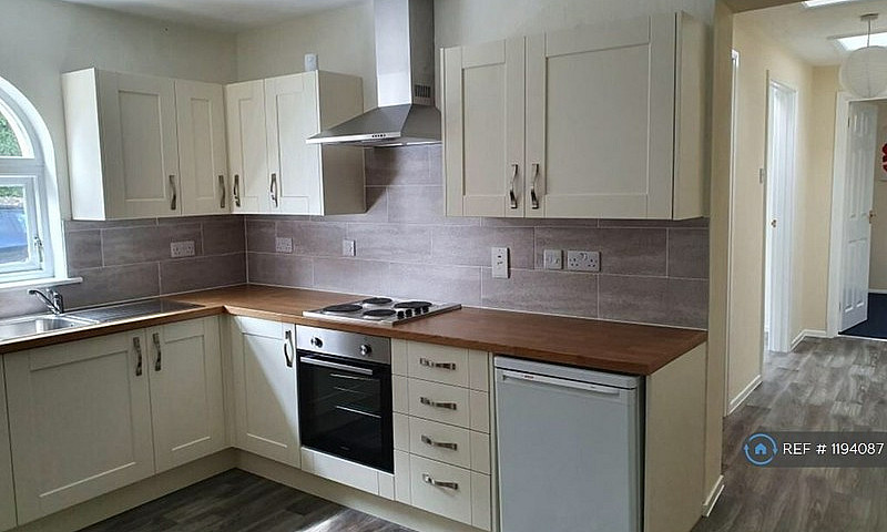 4 Bedroom House In S...
