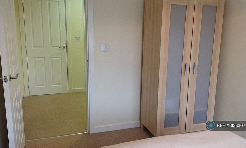 2 Bedroom Flat In Pe...