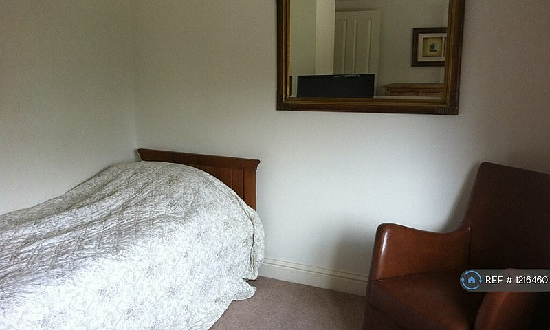 Studio Flat In Rochf...