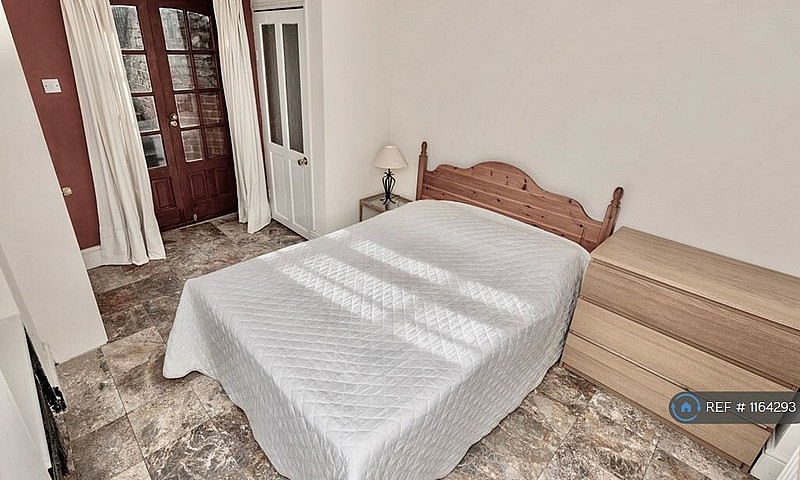 1 Bedroom Flat In Co...