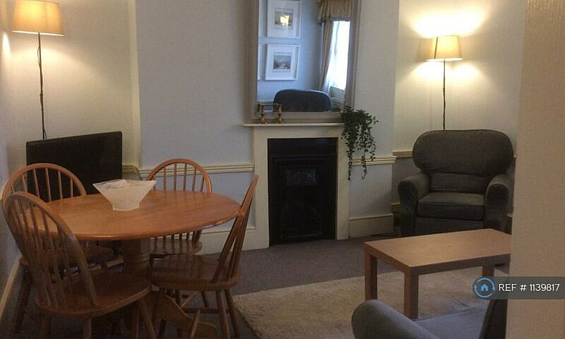 2 Bedroom Flat In Gl...