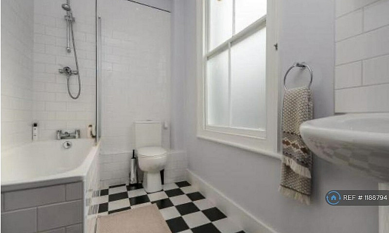 2 Bedroom Flat In Hi...