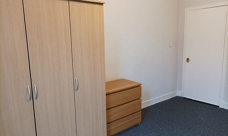 One Bedroom Flat To ...