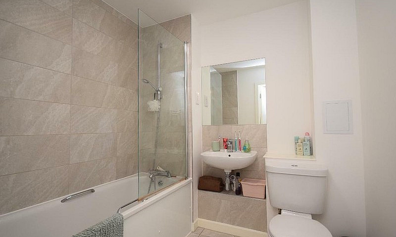 1 Bedroom Flat In Li...