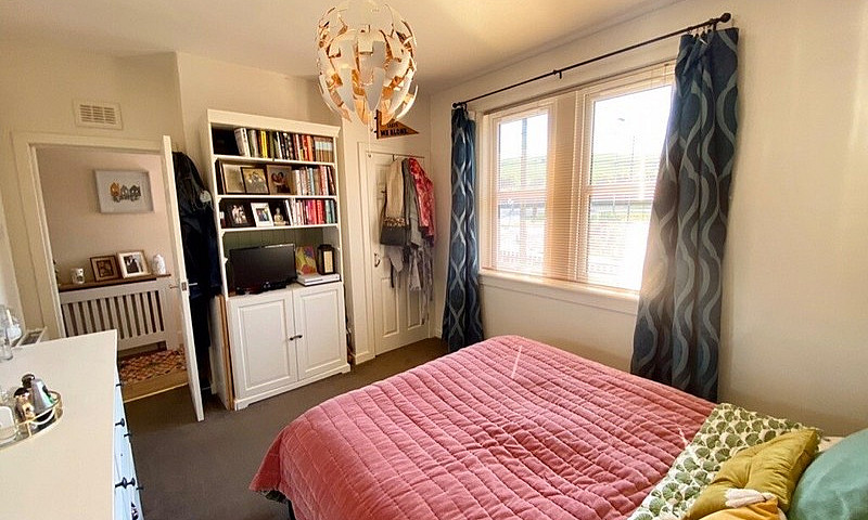 2 Bedroom Spacious G...