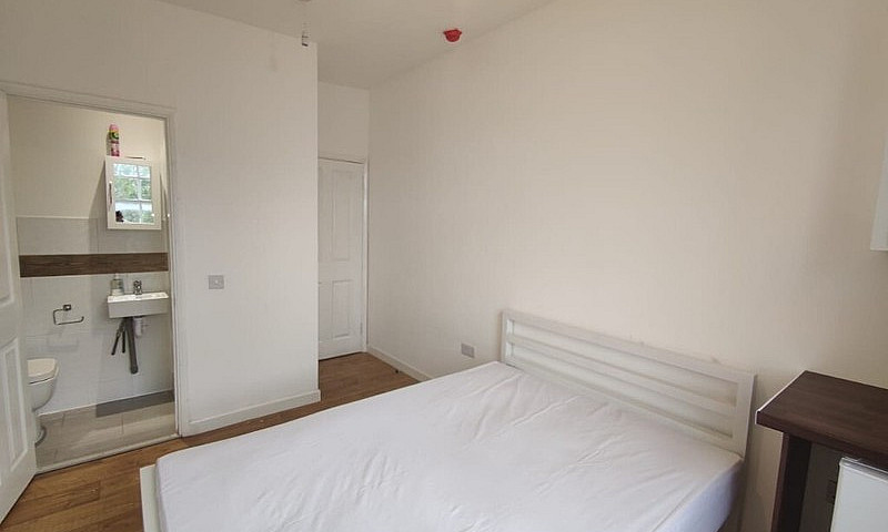 En-Suite Room To Let...