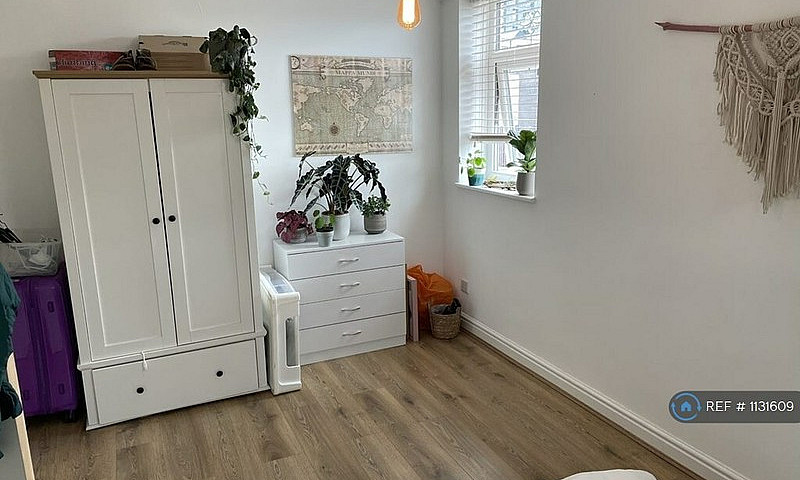 3 Bedroom House In O...