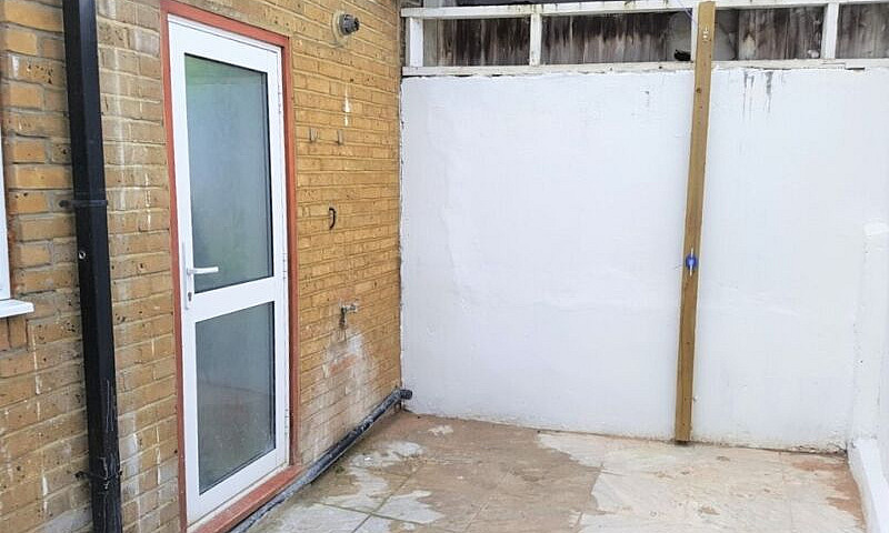 Modern 2 Bedroom Fla...
