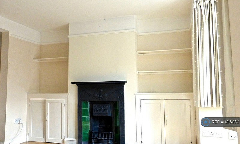 3 Bedroom House In T...
