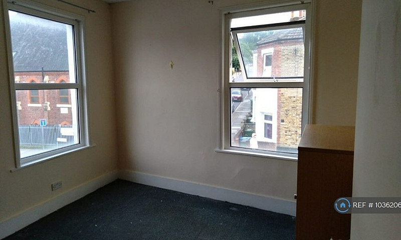 3 Bedroom Flat In Ad...
