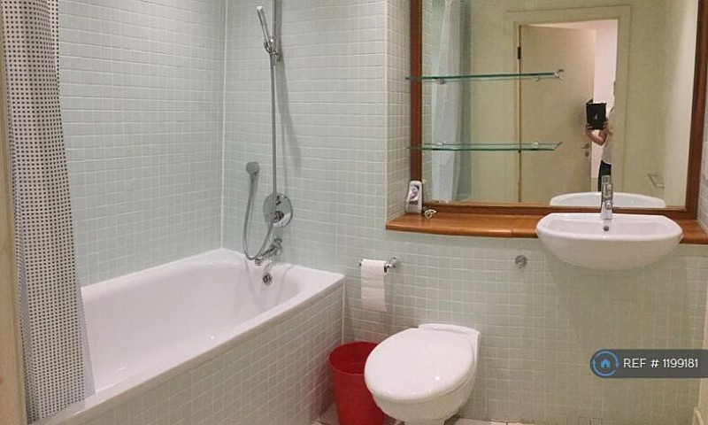 2 Bedroom Flat In Th...